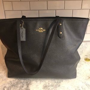 Coach large city zip tote